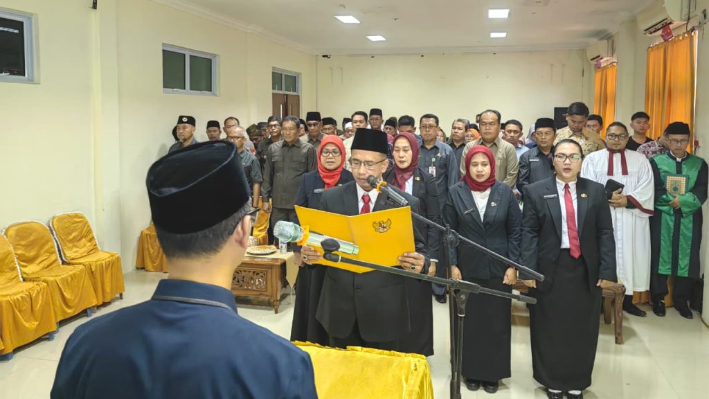 WhatsApp-Image-2026-06-26-at-19.56.18-1-1024x576 Bupati Karimun Lantik Direktur RSUD Tanjung Batu Kundur dan 4 Kepala Puskesmas Baru